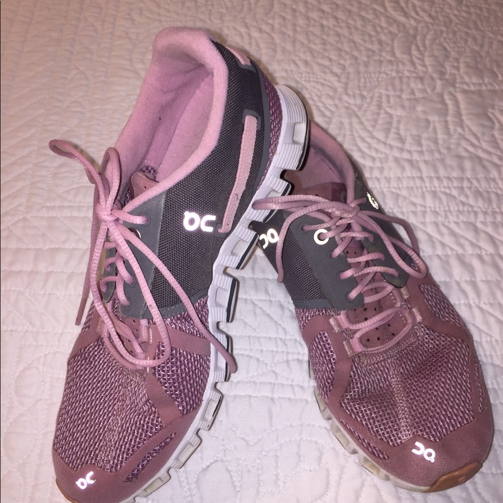 On Cloud Women’s Shoe 6.5
